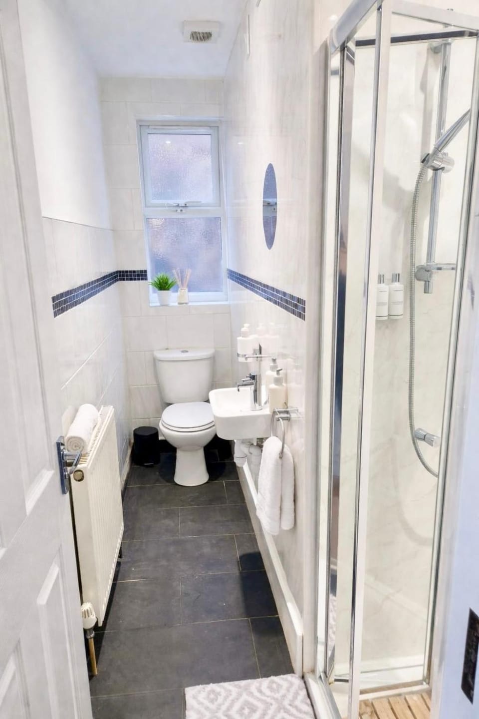Shower, Toilet, Bathroom, Photo of the whole room