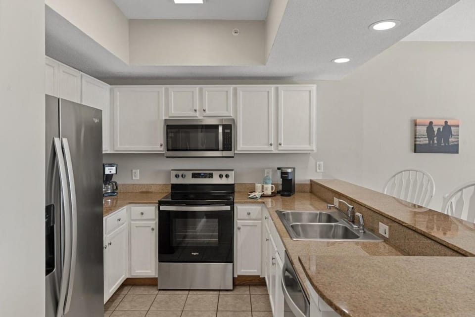 Waters Edge 115 ~ Ground Floor ~ Beach Boardwalk Right Outside Your Door! Apartment in Okaloosa Island