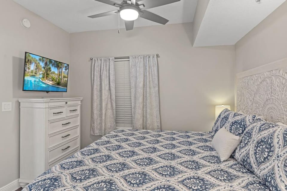 Waters Edge 115 ~ Ground Floor ~ Beach Boardwalk Right Outside Your Door! Apartment in Okaloosa Island