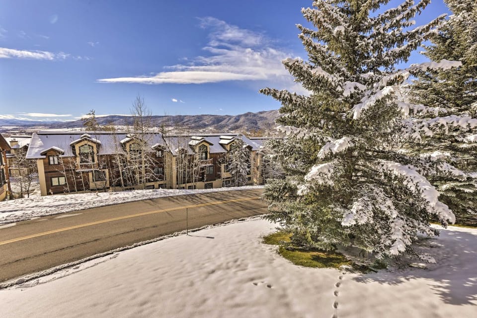 Cozy Condo w/ View, Walk to Steamboat Ski Resort! House in Steamboat Springs