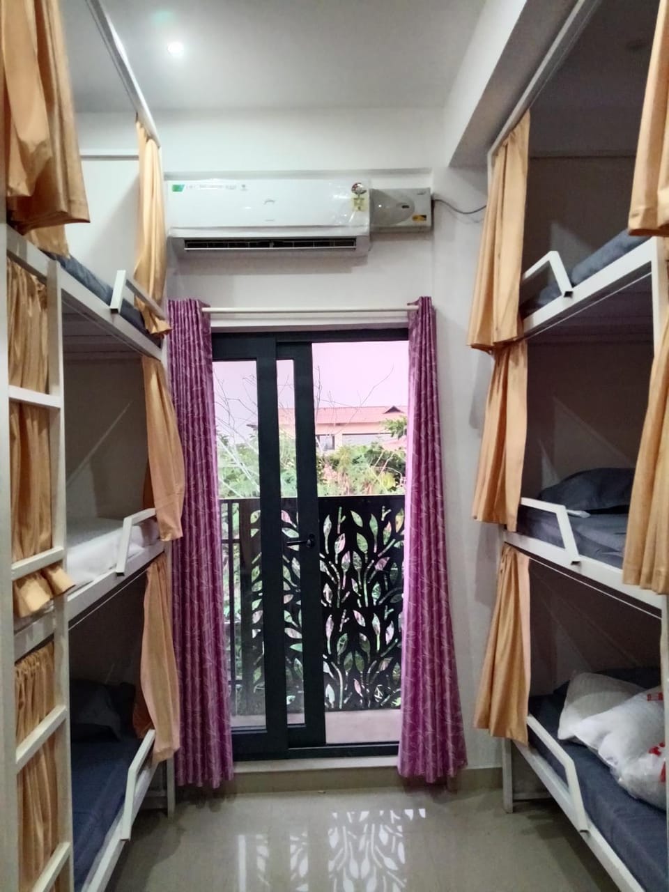 Bed, bunk bed