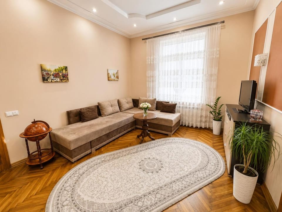 В самому центрі міста здається в подобову оренду апартаменти Comfort Zone Center Two-Bedroom Apartments Apartment in Ukraine