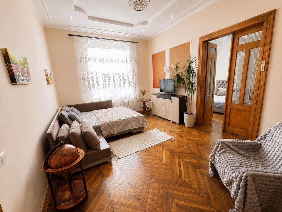 В самому центрі міста здається в подобову оренду апартаменти Comfort Zone Center Two-Bedroom Apartments Apartment in Ukraine