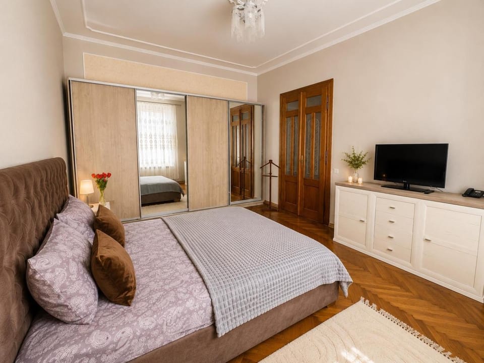 В самому центрі міста здається в подобову оренду апартаменти Comfort Zone Center Two-Bedroom Apartments Apartment in Ukraine