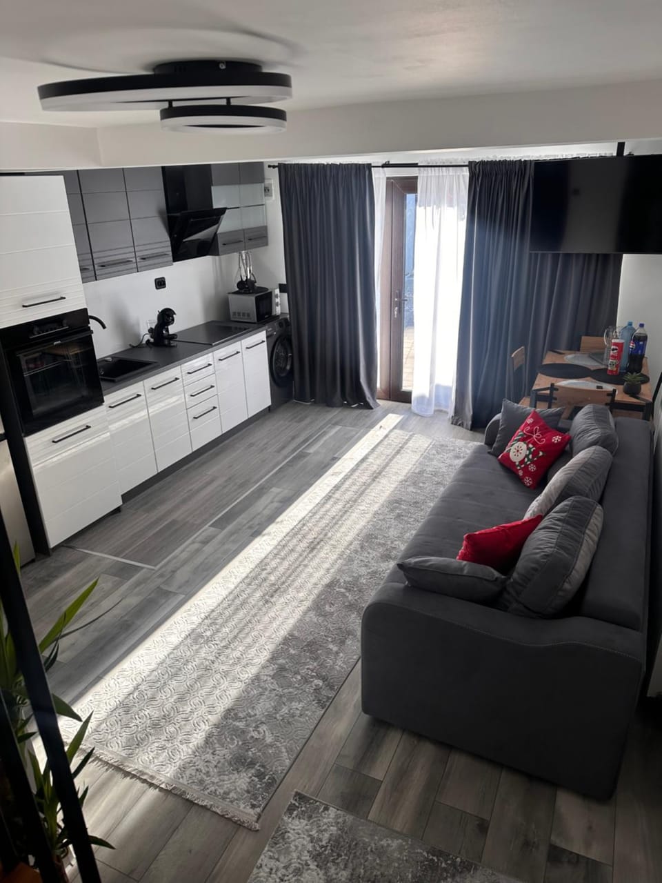 Studio modern,ideal pentru 2 cupluri sau o familie cu 2 copii Apartment in Craiova
