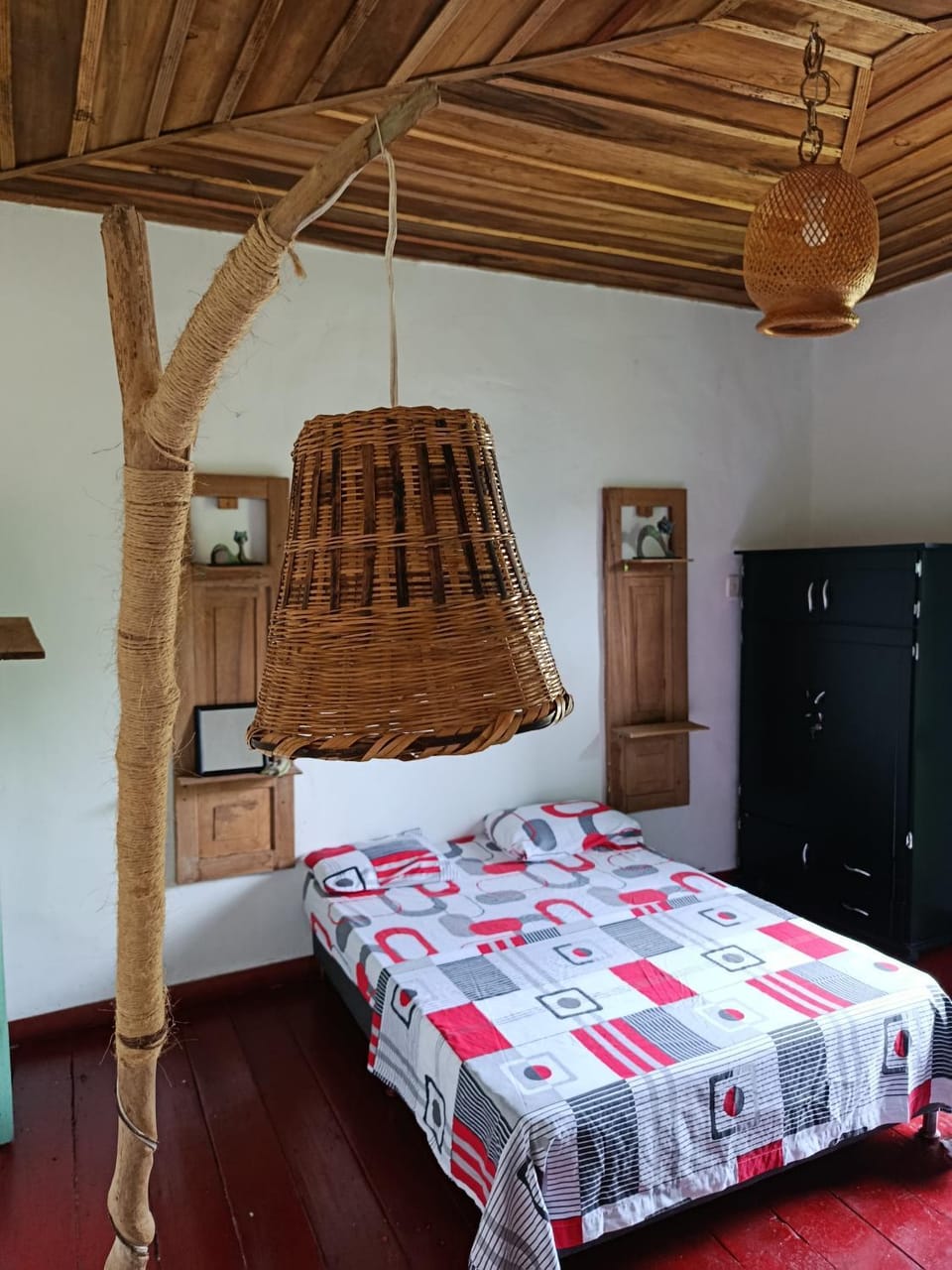 Photo of the whole room, Bedroom