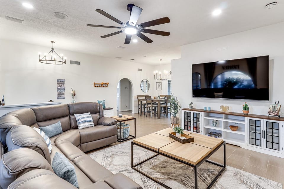 Private Pool, Spa! Updated Home Near London Bridge House in Lake Havasu City