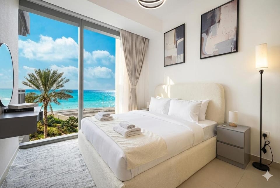 Emaar 52 42! Iconic Sea-View! Dubai Marina Apartment in Dubai