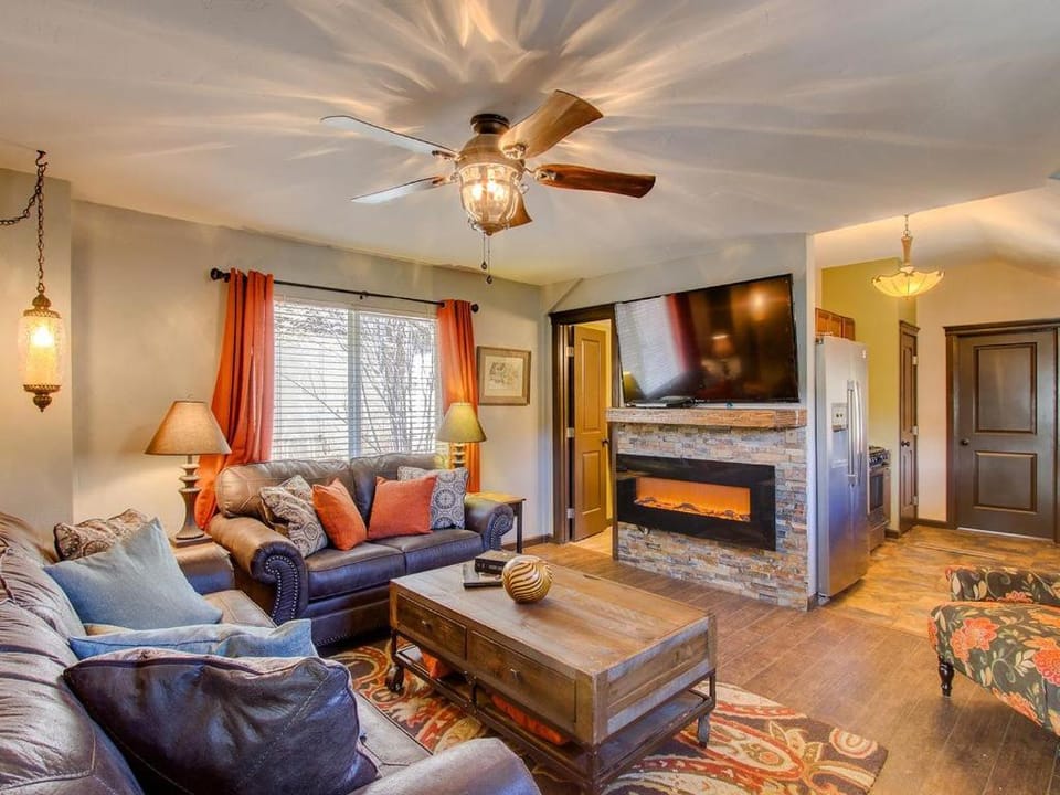 Green Mountain Falls Cottage with HOT TUB House in Green Mountain Falls