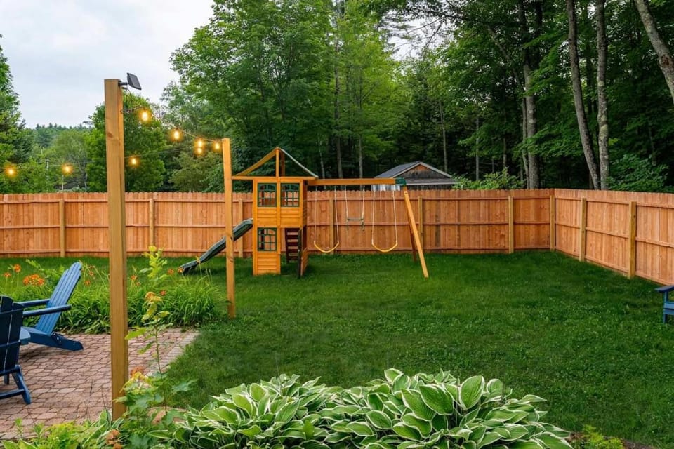 Mountain Getaway Sauna Outdoor Games Hot Tub House in North Conway