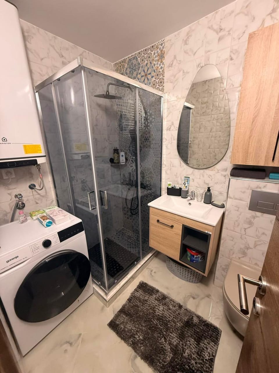 Shower, Toilet, Bathroom, washing machine, dryer