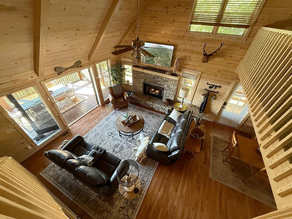 TV and multimedia, Living room, Seating area, Evening entertainment, internet