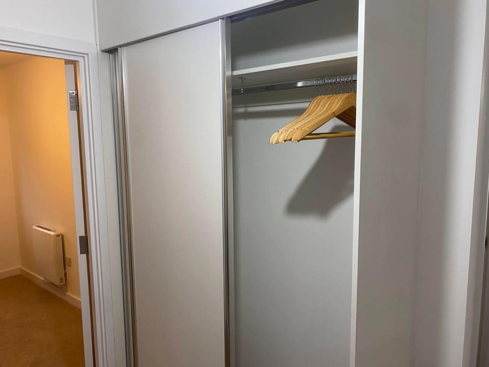Contemporary 2Bed Gateway to the Cotswolds Apartment in Swindon