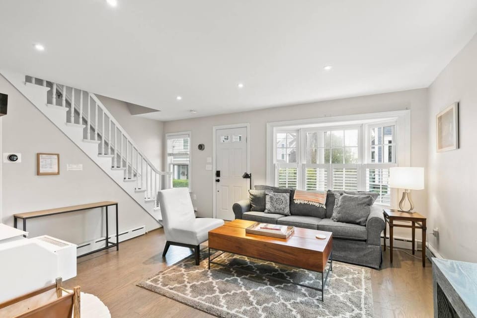 Dog-Friendly West End Home + Parking - Sleeps 6 House in Provincetown