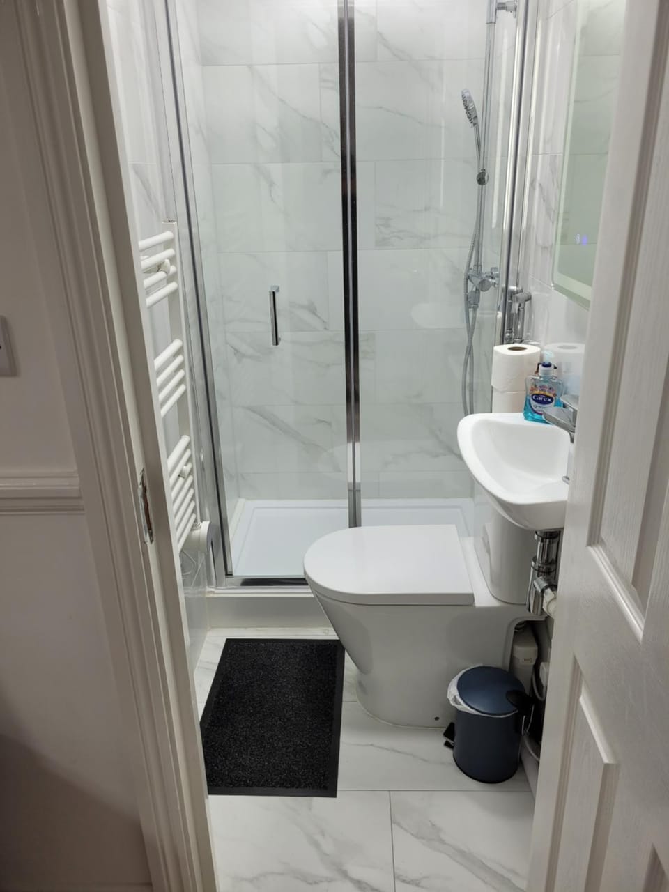 525 Romford Rd, Fabulous Room Bed and Breakfast in London