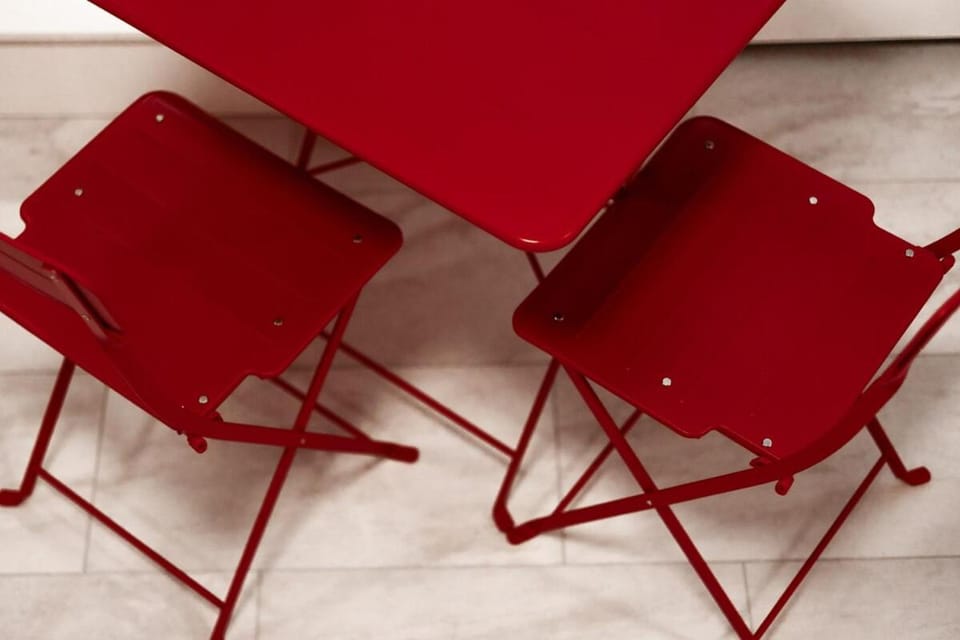 Retro-Chic Hideaway - Walking Distance To Stampede Apartment in Calgary