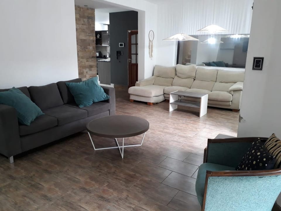 CASA CON PILETA EN EL CENTRO de CORRIENTES House in Corrientes