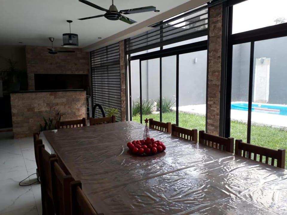 CASA CON PILETA EN EL CENTRO de CORRIENTES House in Corrientes