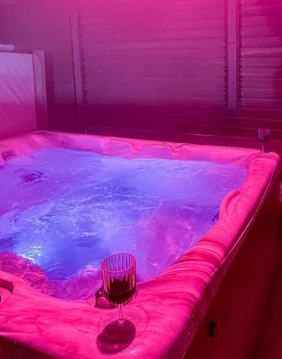 Hot Tub, Hot Tub