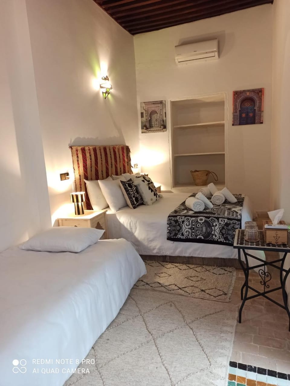 Bed, Living room, Photo of the whole room, Bedroom, air conditioner