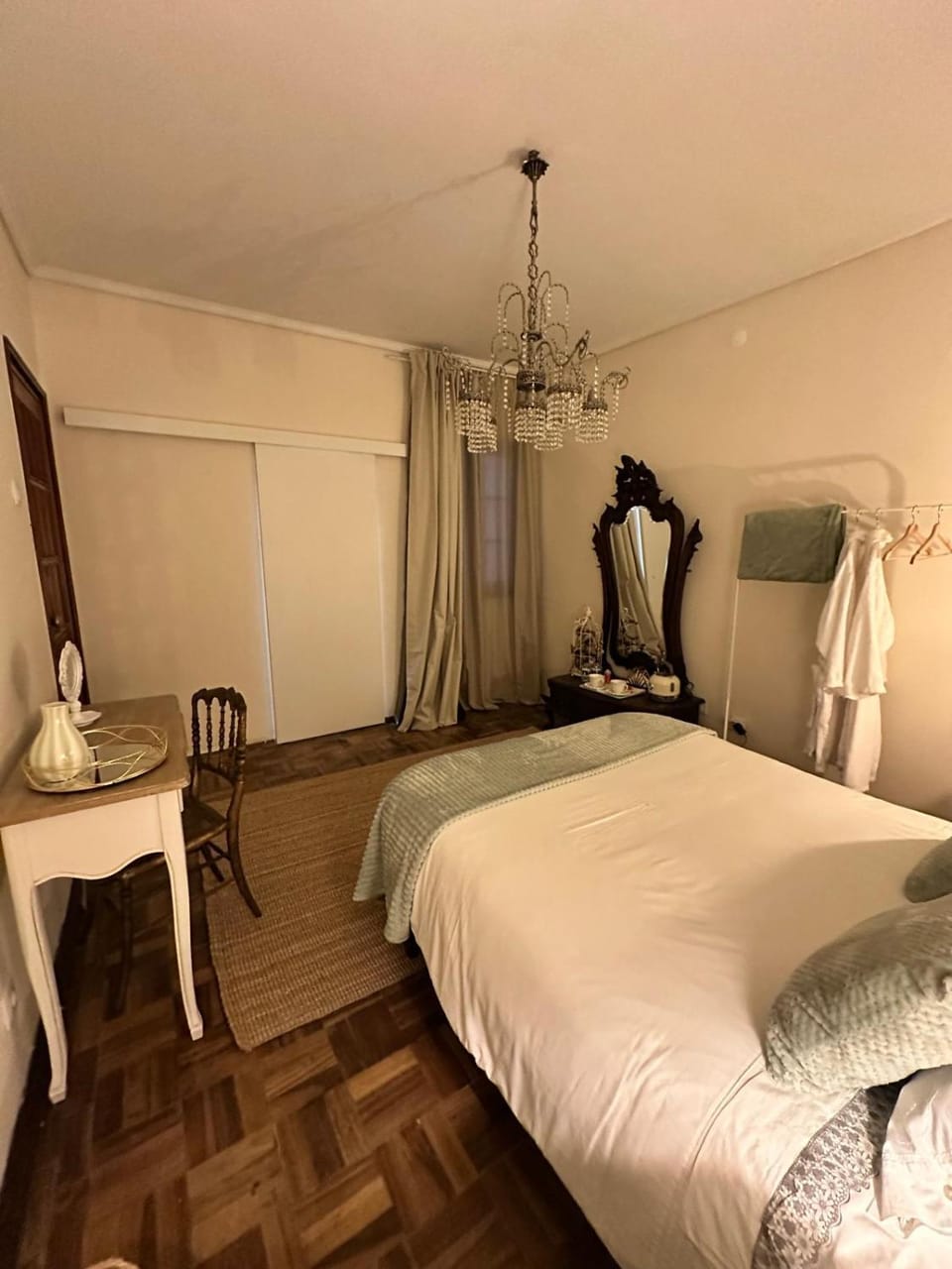 Bed, Photo of the whole room