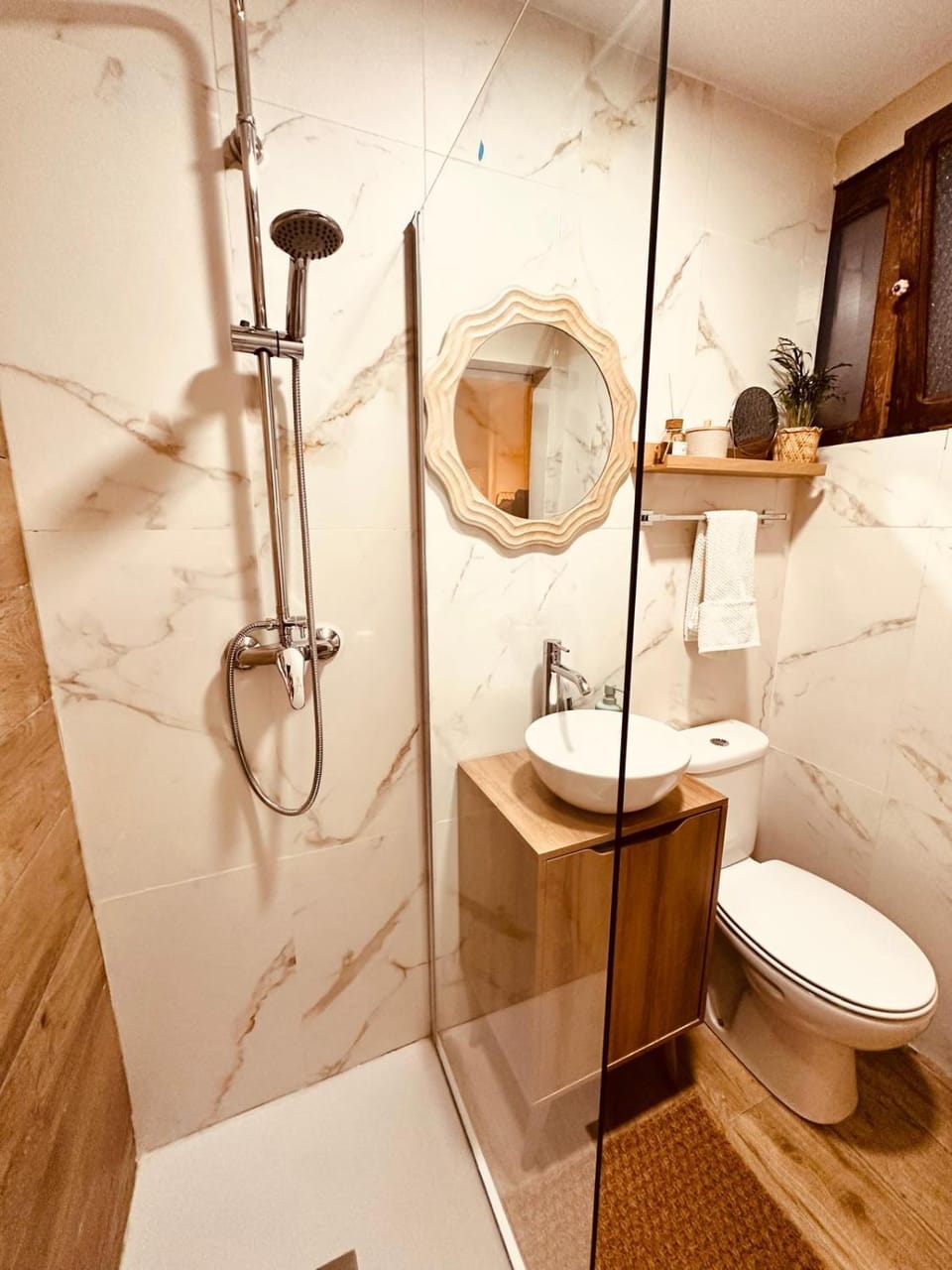 Toilet, bidet