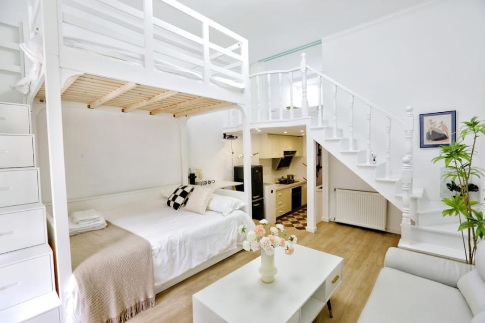 Bed, Photo of the whole room