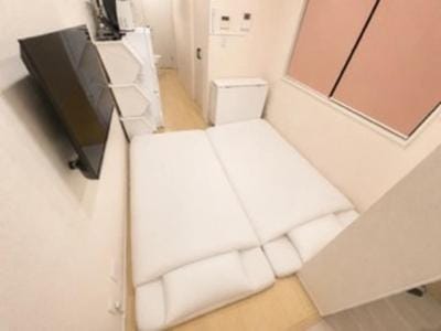 Bed, TV and multimedia, Photo of the whole room, Seating area, Bedroom