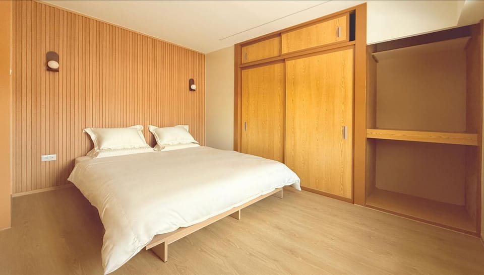Bed, Photo of the whole room