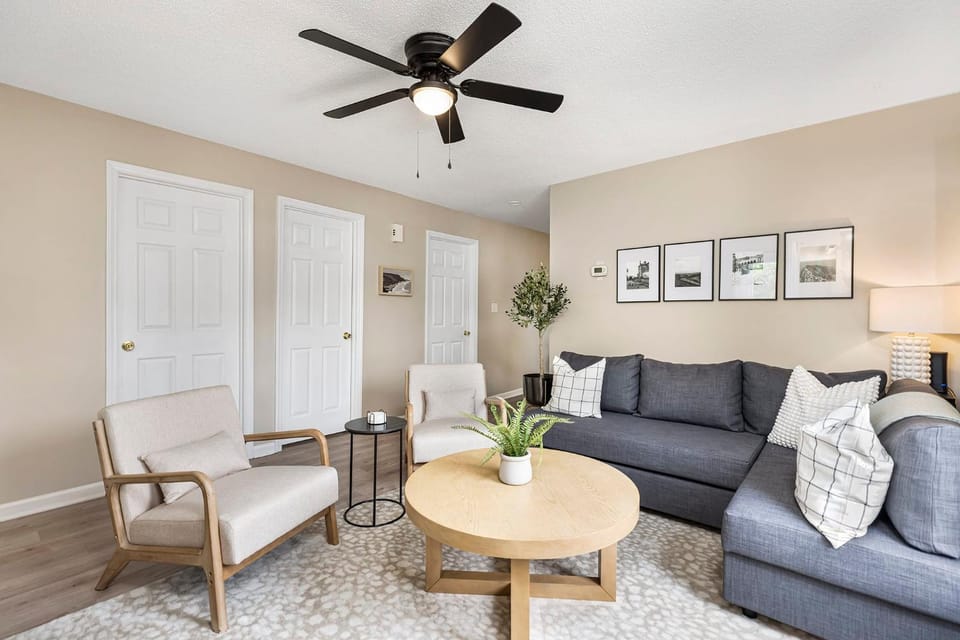 Charming Belmont Bungalow - 5 Min Walk to Downtown House in Belmont