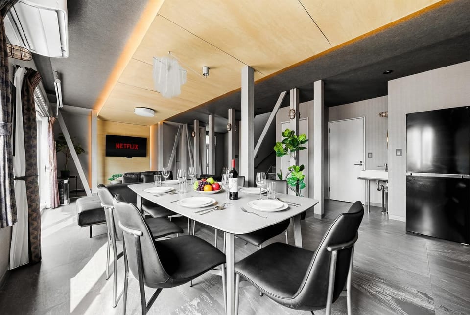 Living room, Seating area, Dining area