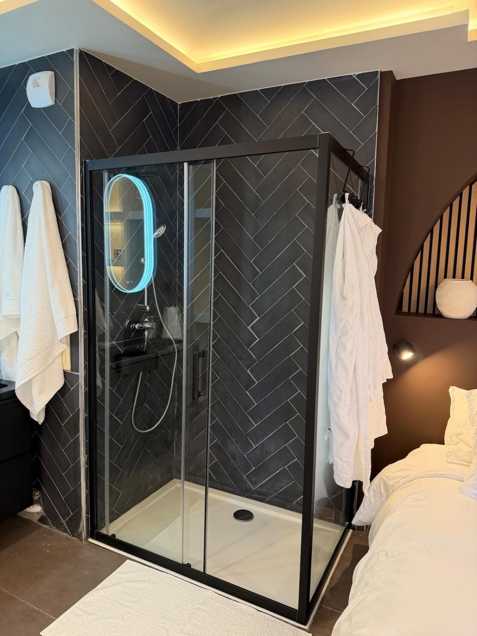 L'Écrin Beige - Immersive suite with private Jacuzzi Apartment in Île-de-France