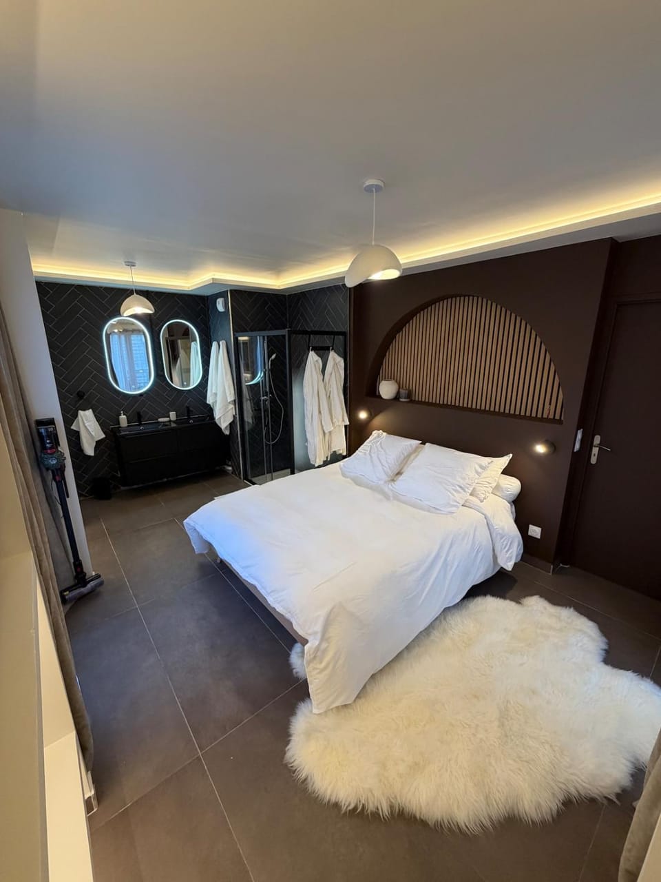 L'Écrin Beige - Immersive suite with private Jacuzzi Apartment in Île-de-France