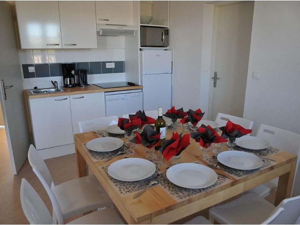 Maison familiale avec terrasse, 6 personnes - API-1-52-1372 Campground/ 
RV Resort in Occitanie