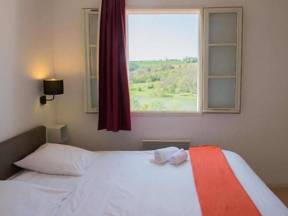 Maison spacieuse avec terrasse pour 8 personnes - API-1-52-1374 Campground/ 
RV Resort in Occitanie