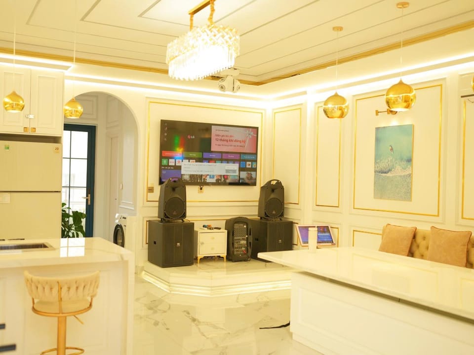 Communal lounge/ TV room, Living room