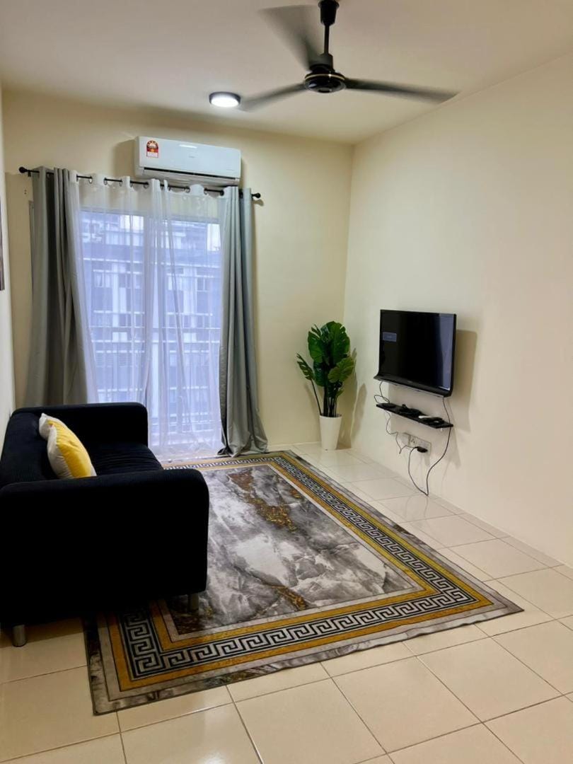 Nazhan Homestay Puncak Alam with Swimming Pool Musllim Only Apartment in Selangor, Malaysia