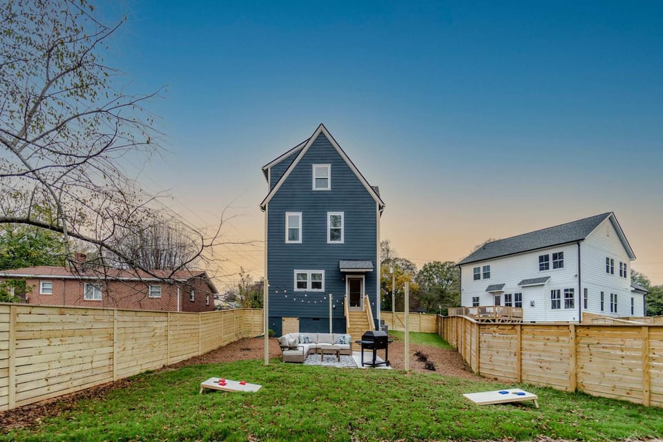 New Listing! 3BR with King Suite and Fenced in Yard House in Charlotte