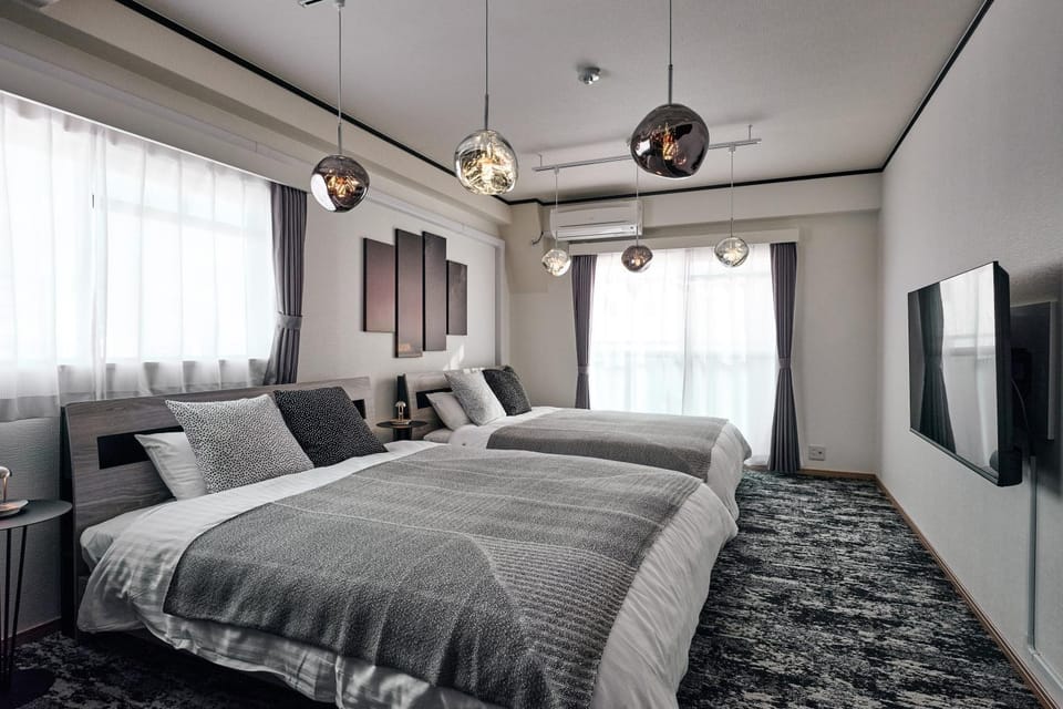 Bed, TV and multimedia, Bedroom