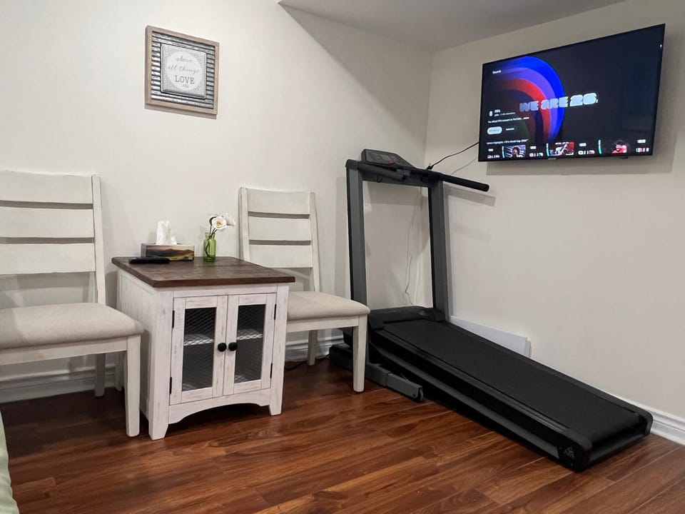 separate Suite Near Transit - Private Stay in Toronto Registration number STR-2503-FSHPPQ Bed and Breakfast in Toronto