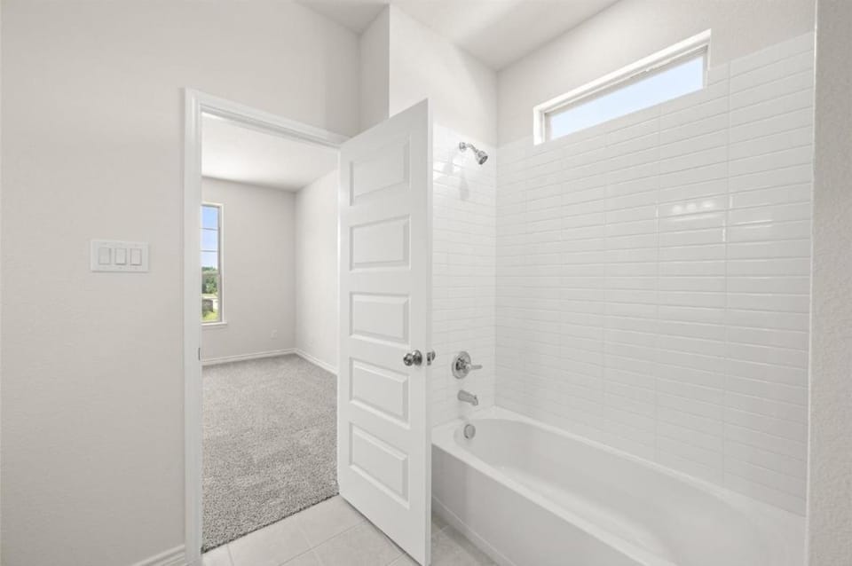 Super Spacious 6 Bedroom New Home House in Lake Lewisville