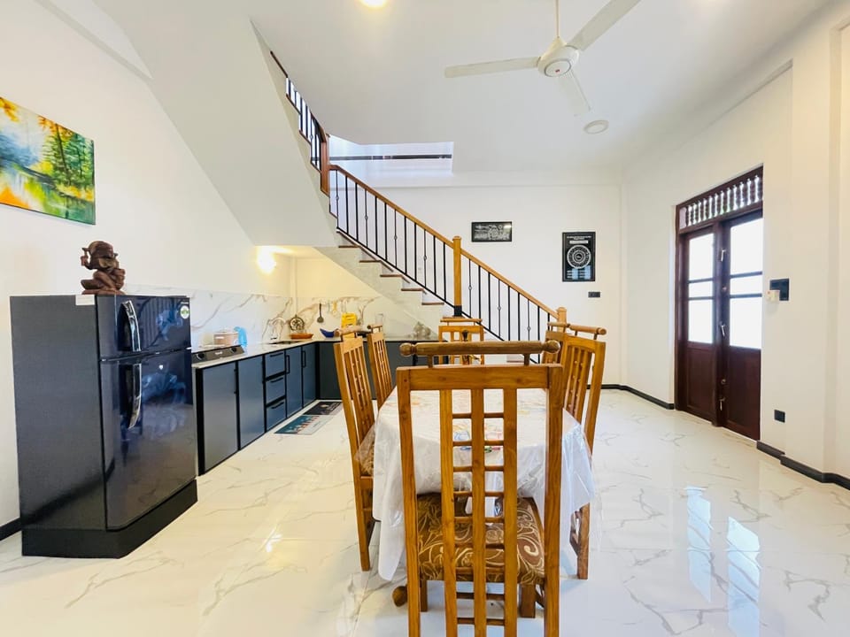 Dining area, kitchen