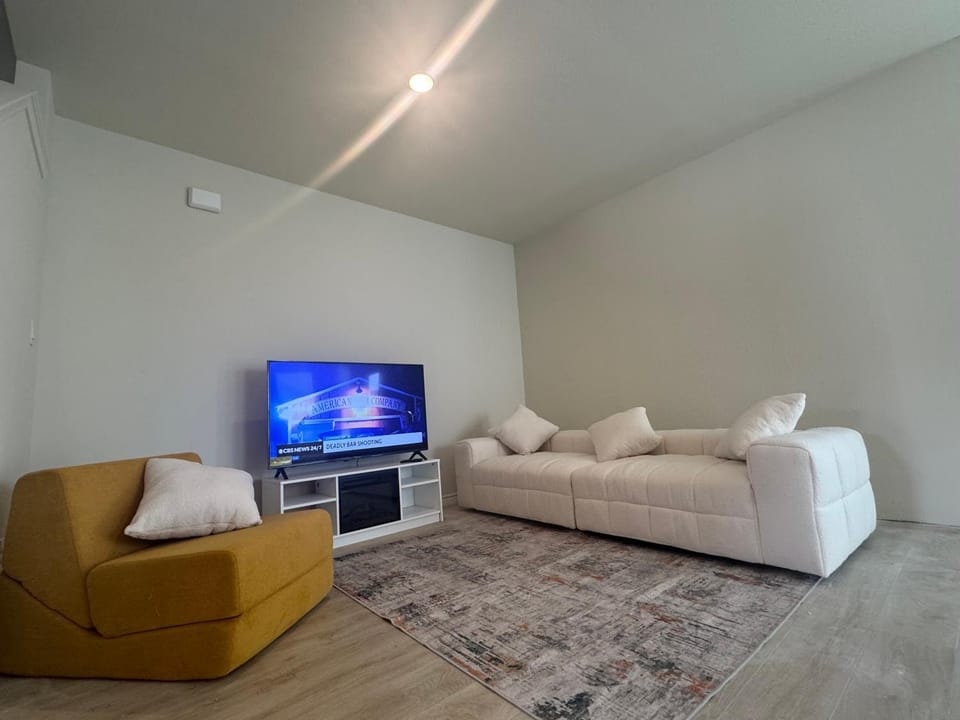 Spacious 6 Bedroom Near UNT & Medical City House in Lake Lewisville