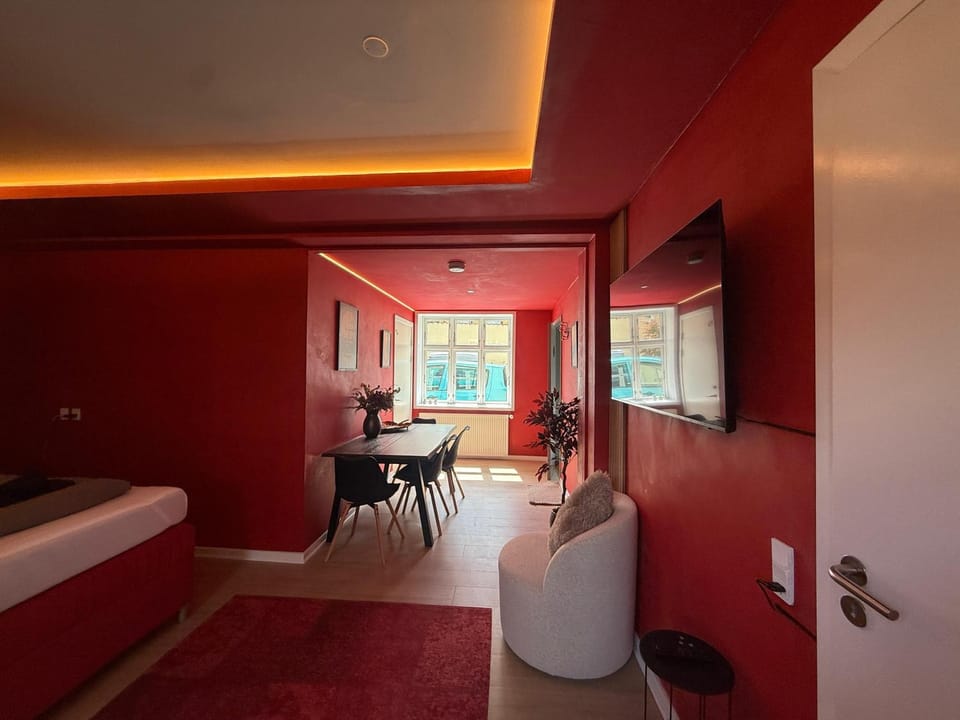4SEASONS - Crimson Autumn Suite Bed and Breakfast in Aalborg