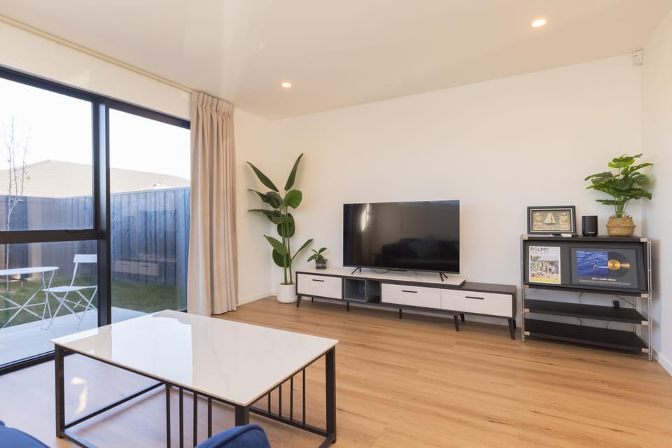 Brand New 2Bed2Bath By Playground Near Town Centre House in Christchurch