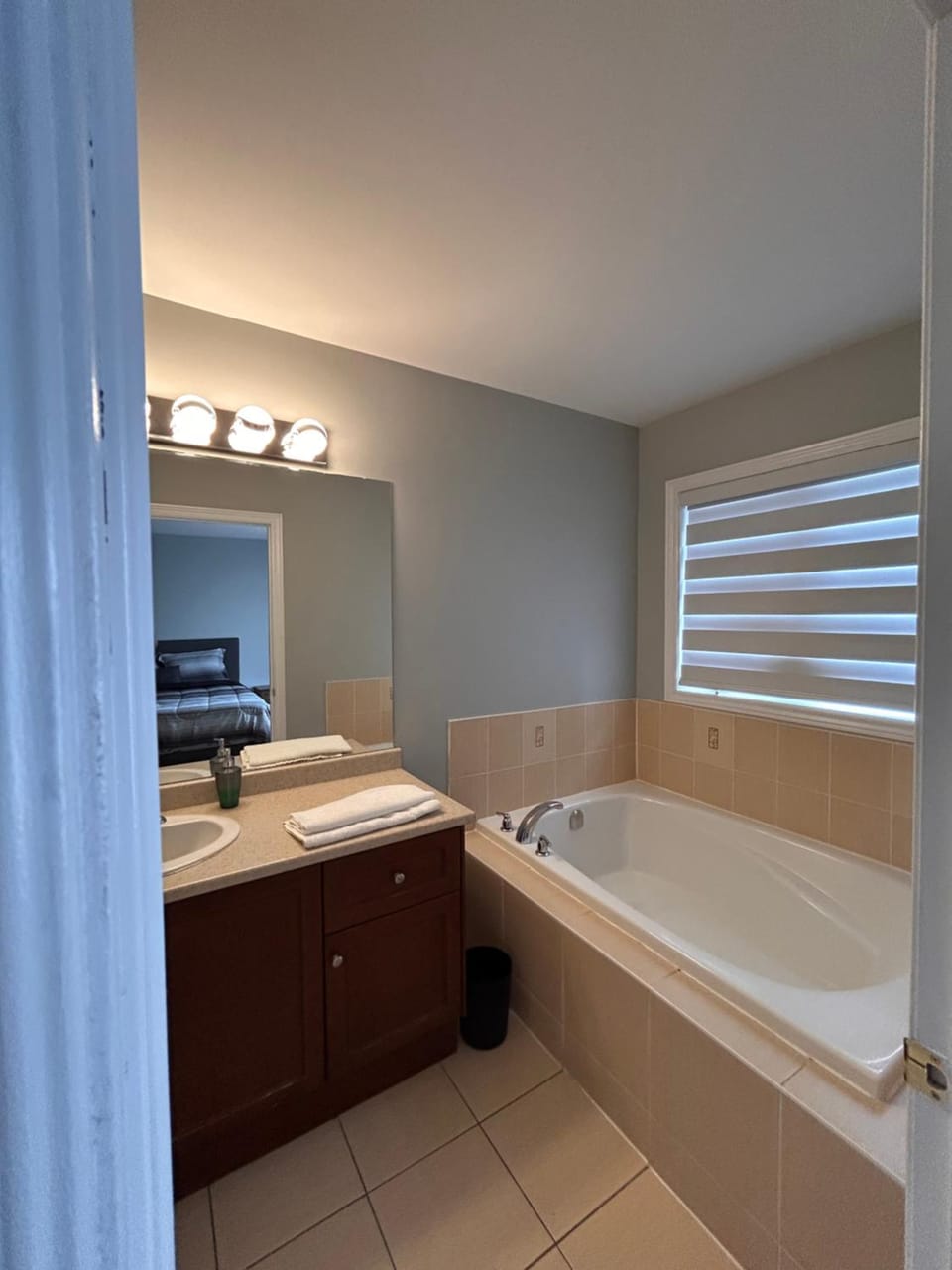 Luxury home Netflix & parking promo price with 7beds House in Vaughan