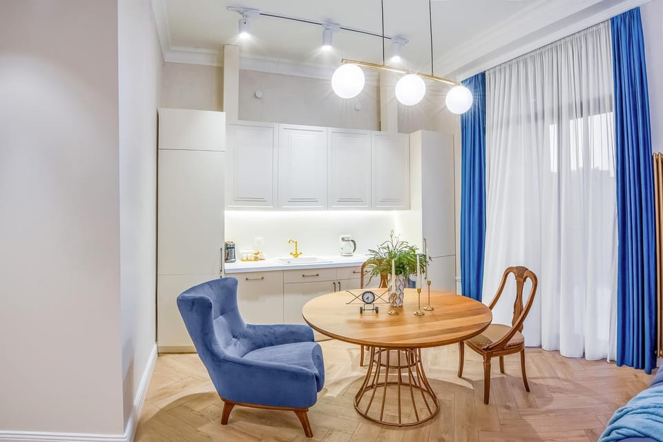 Kitchen or kitchenette, Seating area
