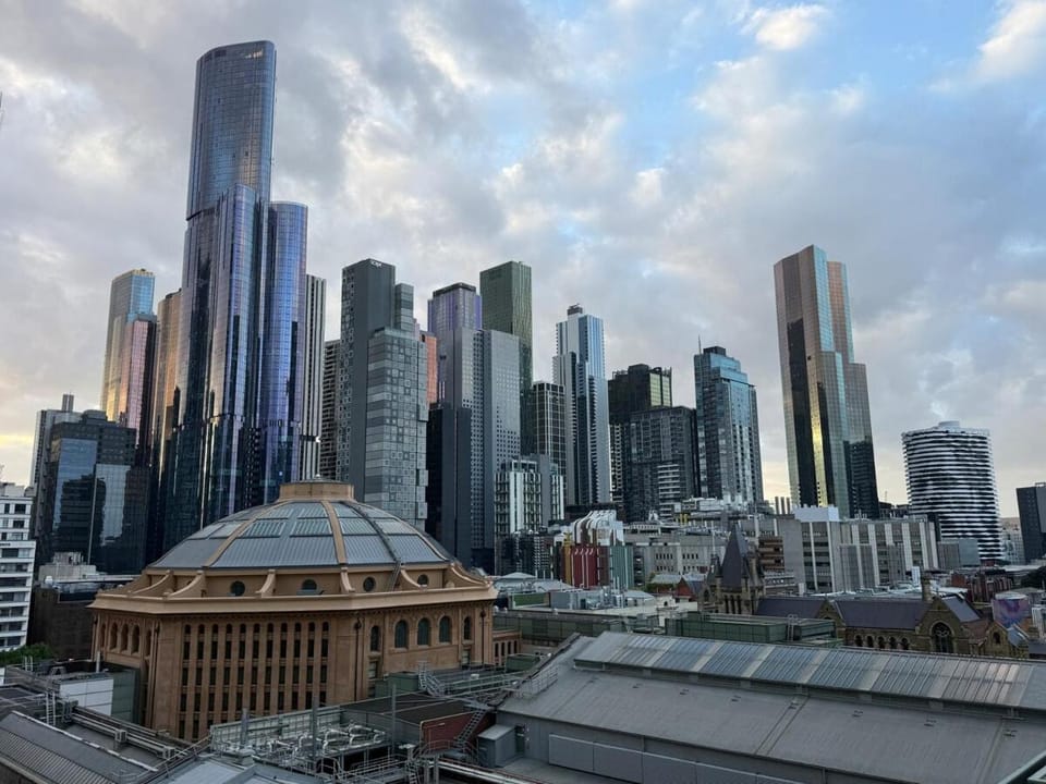 Spacious landmark in the heart of CBD Apartment in Melbourne
