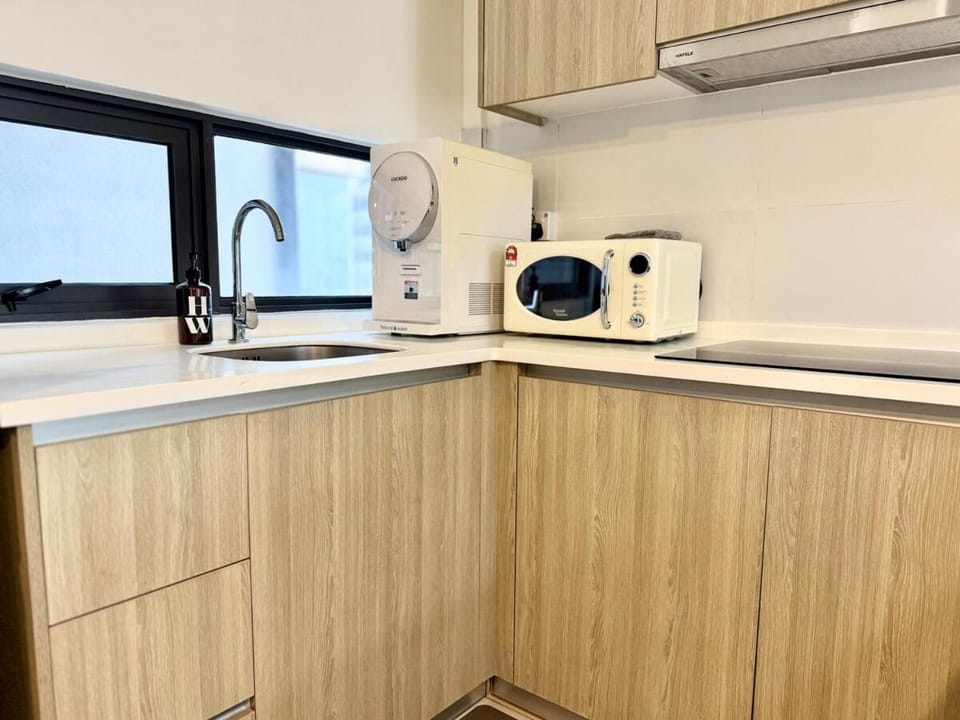 Tropicana 218 Macalister Georgetown Modern 3BR Suites with Infinity Pool #Near Island Hospital Eateries Convenience Store Apartment in George Town