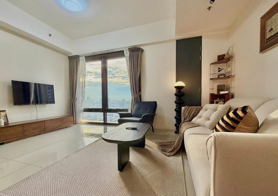 Tropicana 218 Macalister Georgetown Modern 3BR Suites with Infinity Pool #Near Island Hospital Eateries Convenience Store Apartment in George Town